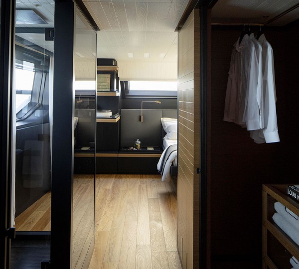 Main deck master suite (sistership)