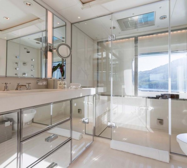 Master cabin en suite