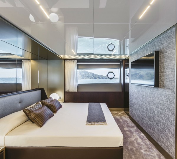 Additional double cabin