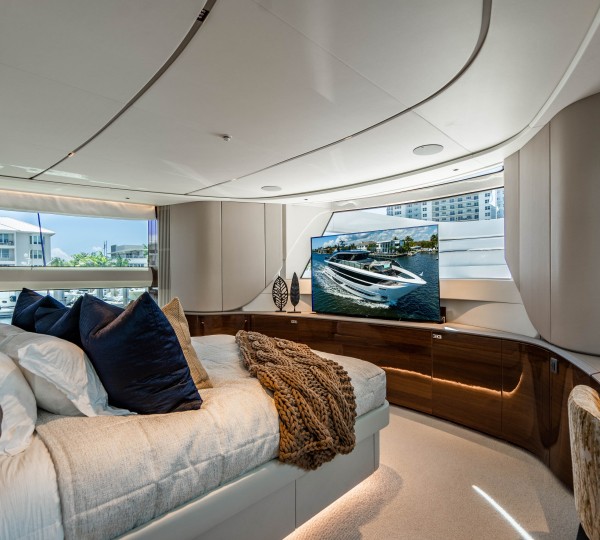 Main deck master view forward