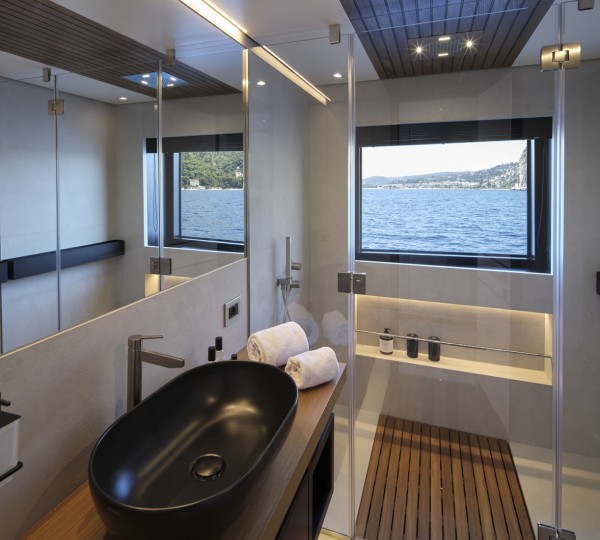 Master suite bathroom