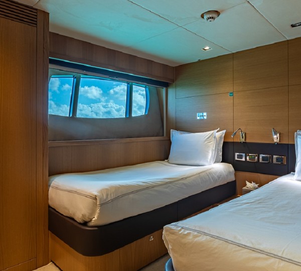 Flexible twin cabin with pullman