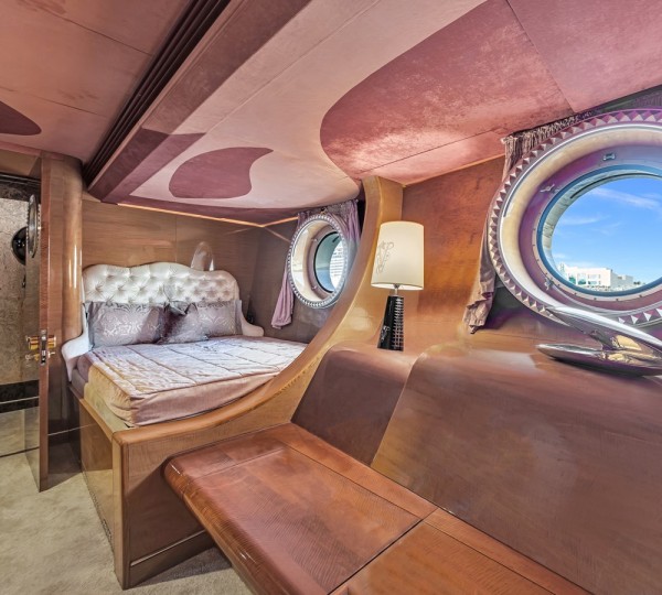 Glamorous double cabin