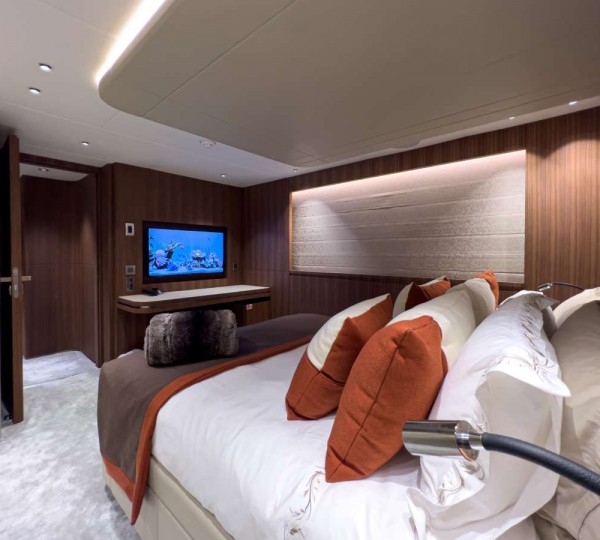 Lower deck double suite