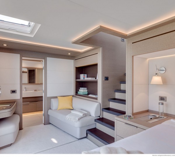 Private access into main salon