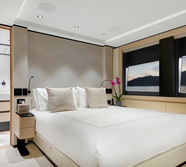 Spacious double cabin