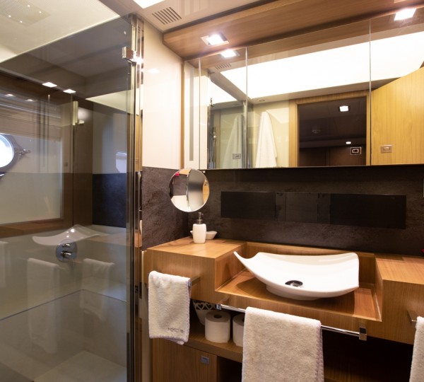 Ensuite guest bathroom