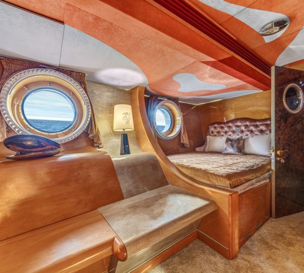 Glamorous double cabin