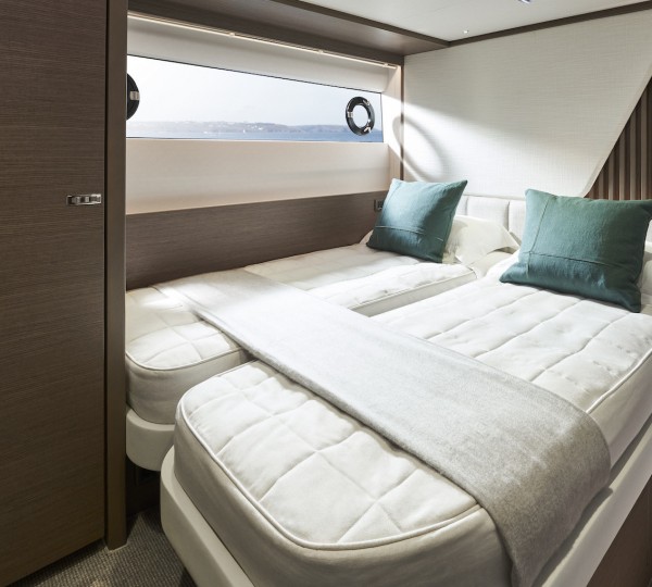 Starboard flexible guest cabin