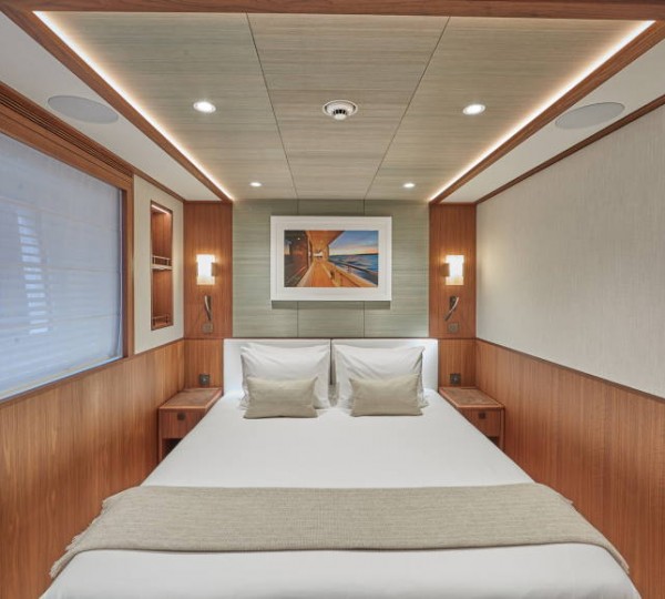 Starboard Forward convertible guest cabin