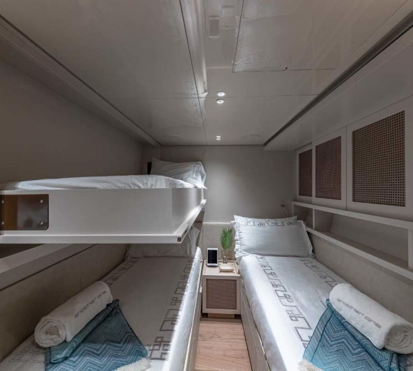 Twin cabin with pullman