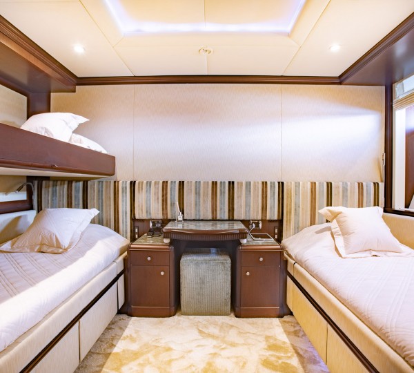 Twin suite with pullman bunk