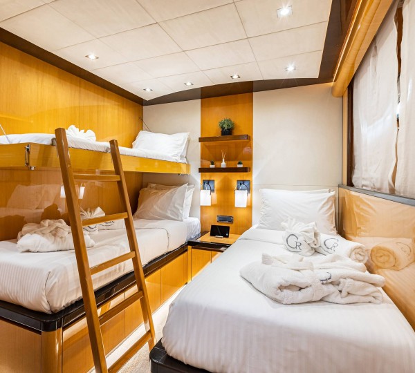 Twin suite with additional pullman bunk