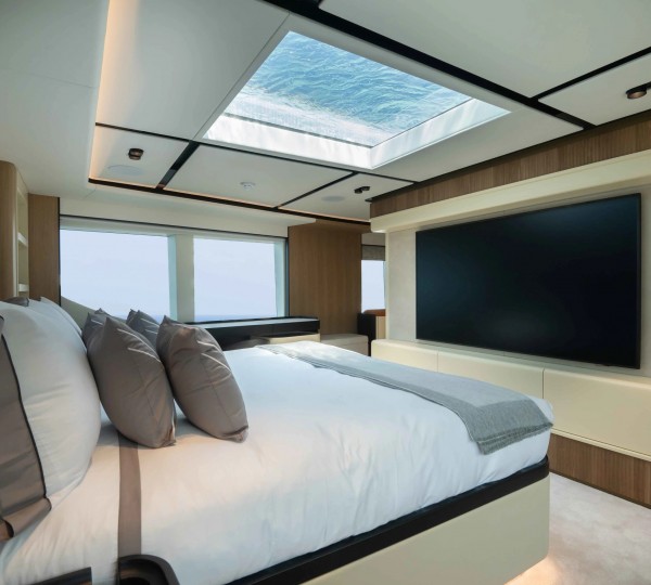 Master Suite With Pool Skylight