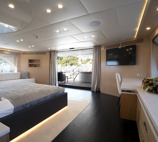 Upper Deck Master View To Private Terrace