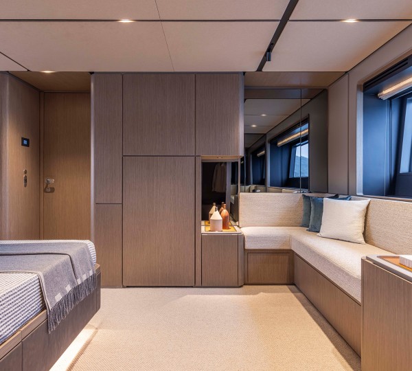 Main Deck Master With Lounge Area