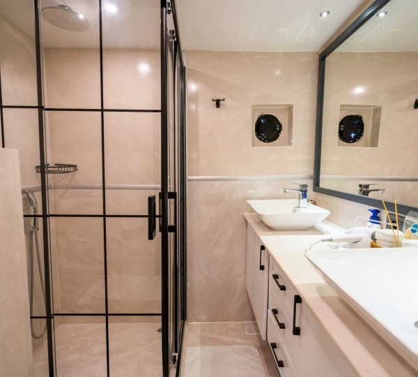 Main Deck Master Ensuite