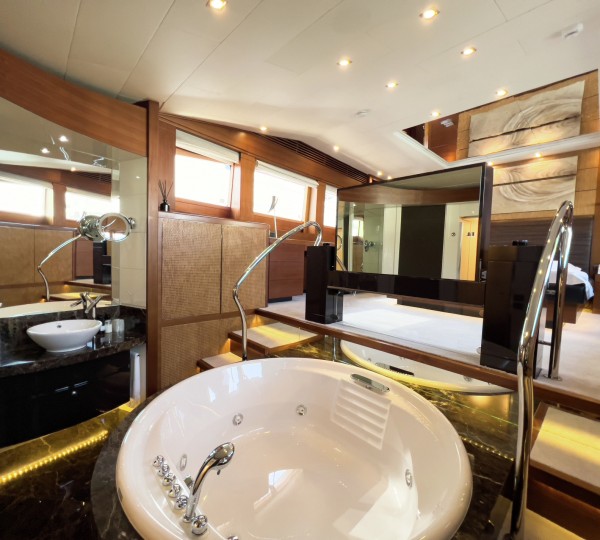 Master Ensuite With Spa Bath