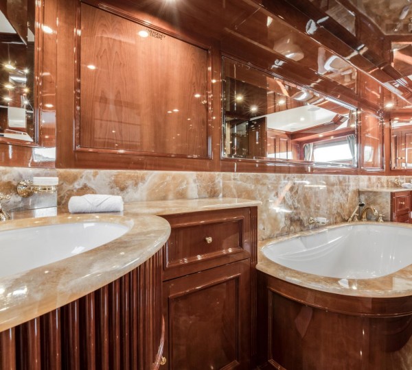 Master Suite Bathtub