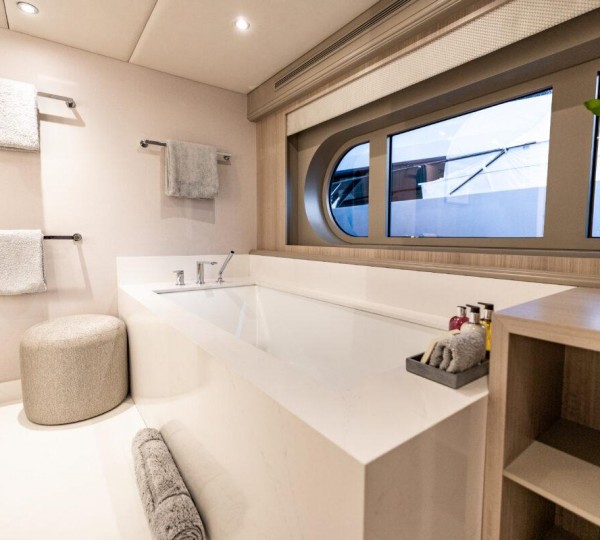 Master Ensuite Bath Tub