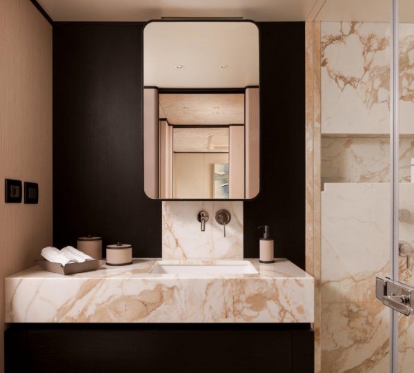 Guest Ensuite - Lower Deck