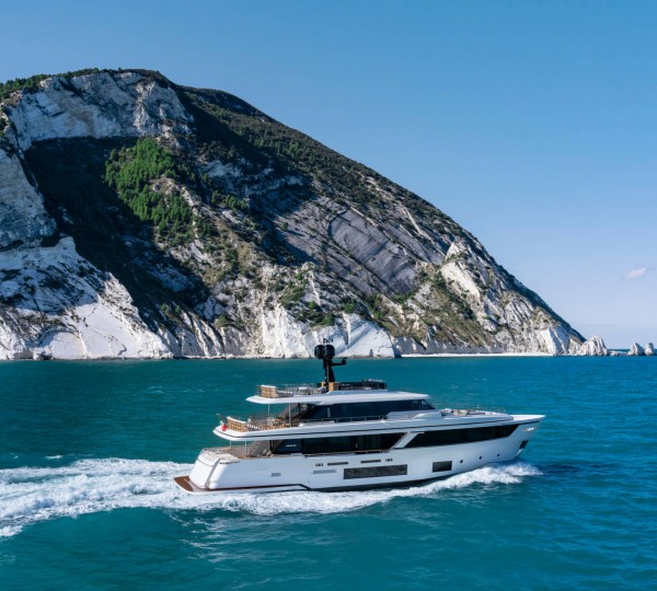 Luxury yacht WOLFPACK (sistership)