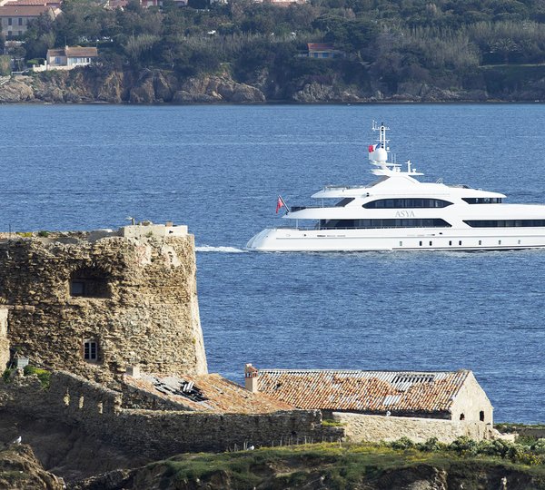 47m Yacht By Heesen Cruising In The Mediterranean
