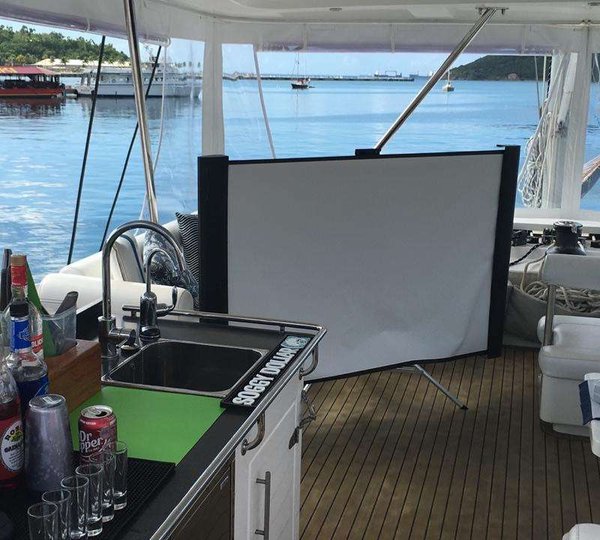 Upper deck flybridge