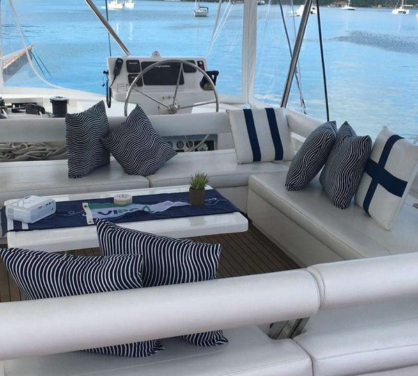 Seating on the flybridge