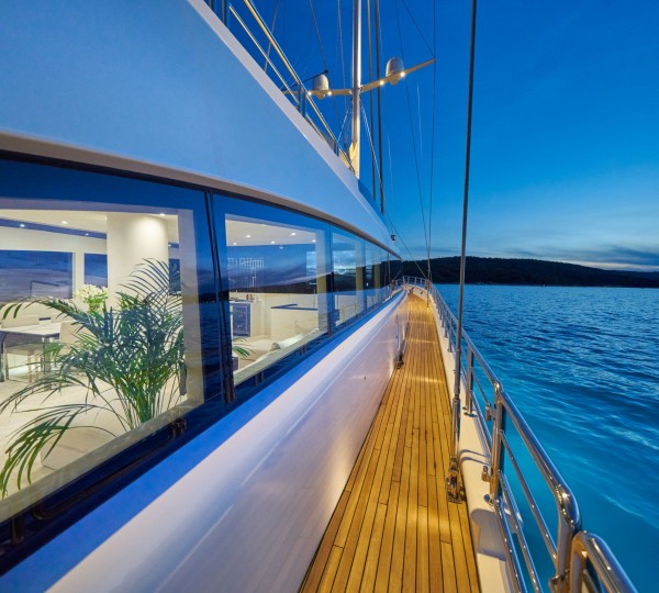 ACAPELLA Walk around decks