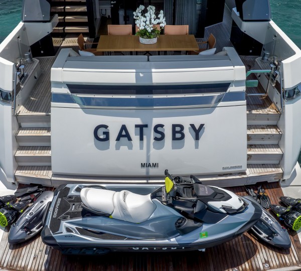 Stern With Water Toys