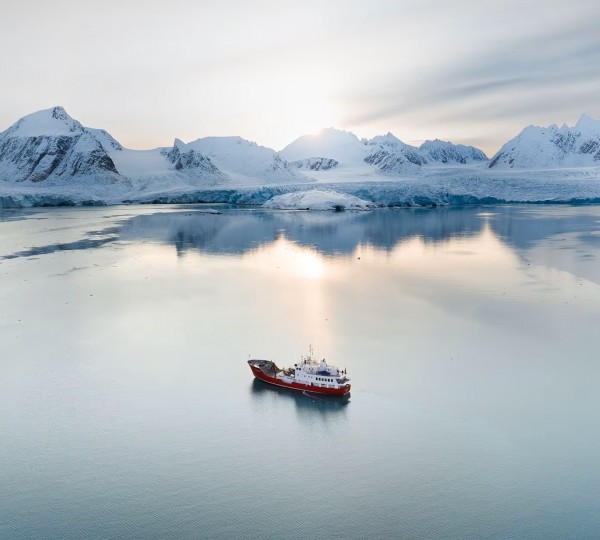 Fantastic Polar Surroundings