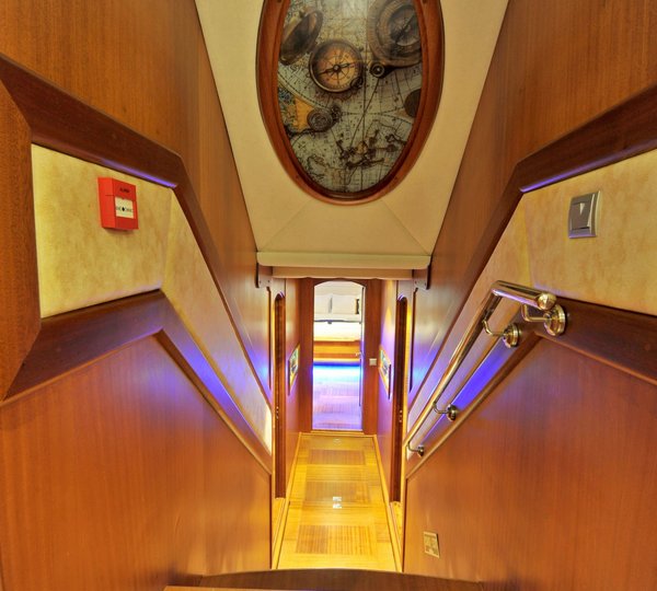 Foyer to guest cabins