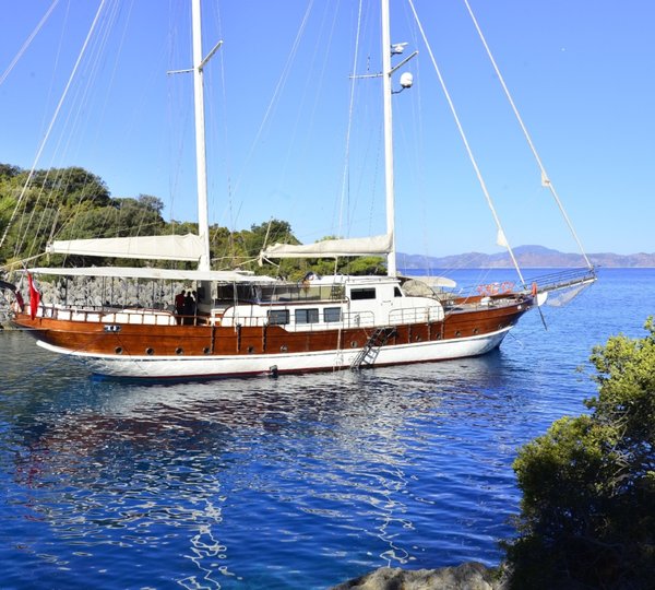 33m Gulet BERRAK SU - Starboard view