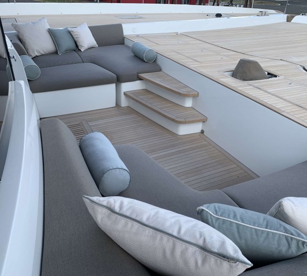 Foredeck seating