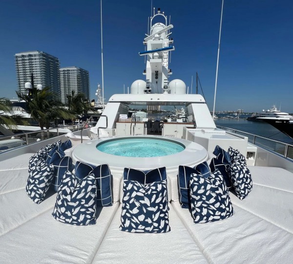 Jacuzzi With Sun pads