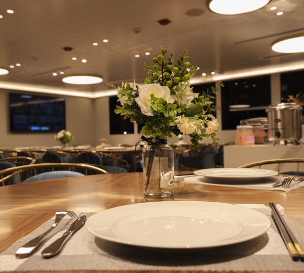 Restaurant table setting