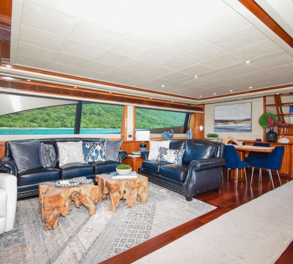 Open plan salon and dining