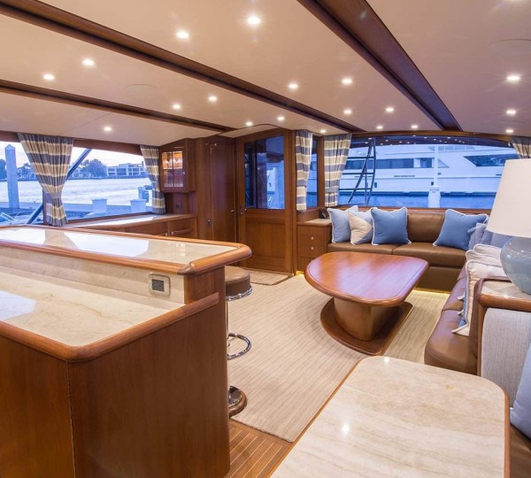 82 SPORTFISHERMAN Sistership Interior - Main Salon