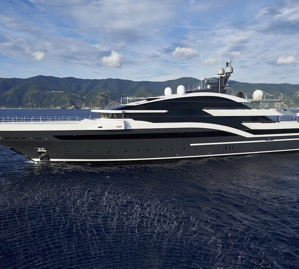 90m Mega Yacht DAR