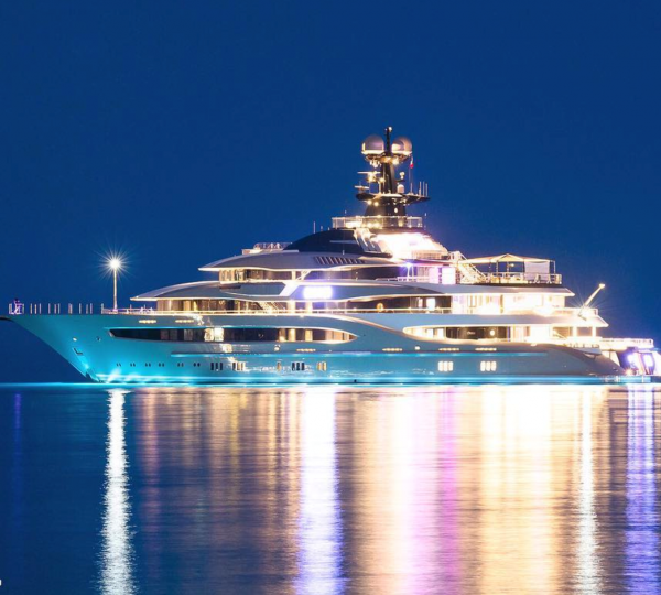 95m Mega Yacht - Photo Credit Julien Hubert