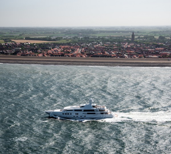 AMELS 220 AURORA BOREALIS - Cruising