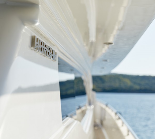 Side deck to the bow