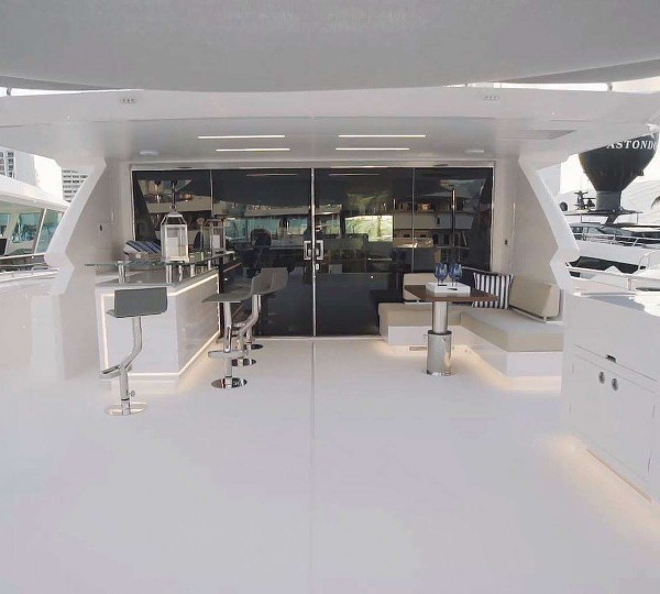 AQUA LIFE Exterior - Upper Deck