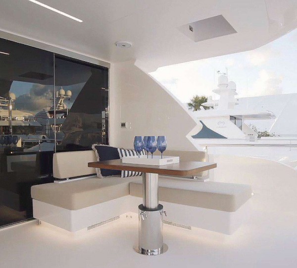 AQUA LIFE Exterior - Upper Deck