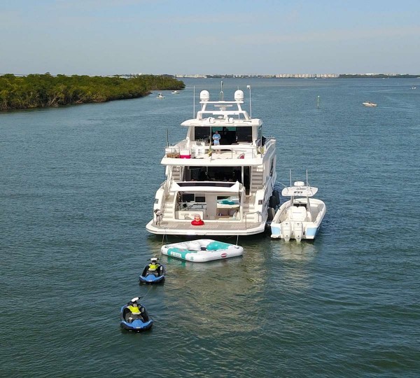 AQUA LIFE Exterior - With Watertoys