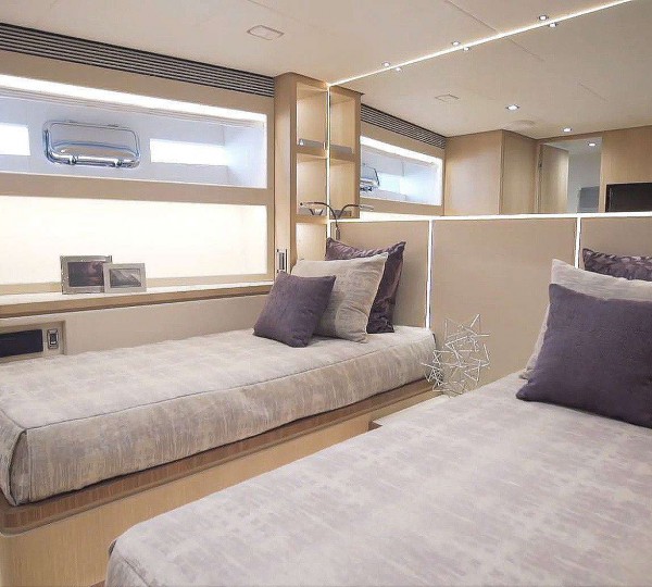 AQUA LIFE Interior - Twin Cabin