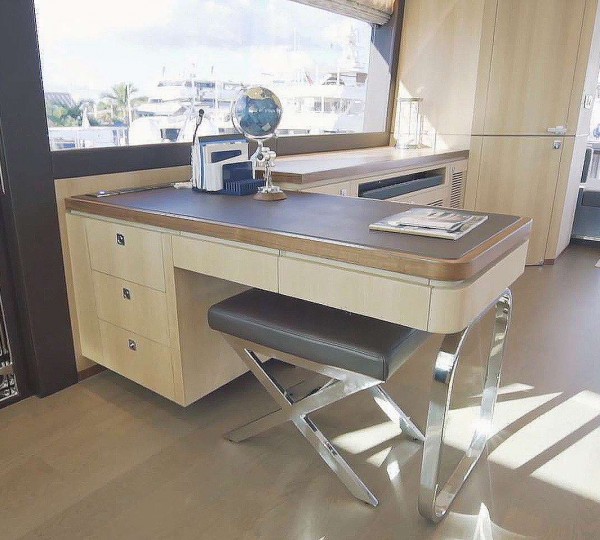 AQUA LIFE Interior - Upper Deck Desk Area