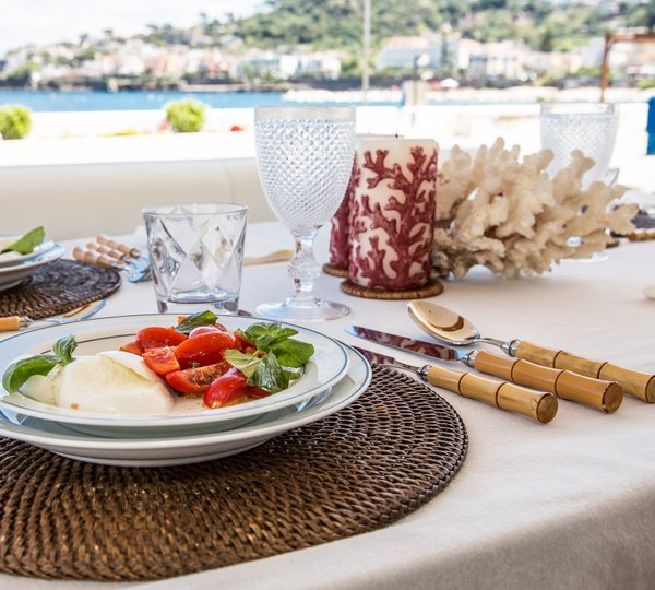 Aft Deck Dining Detail