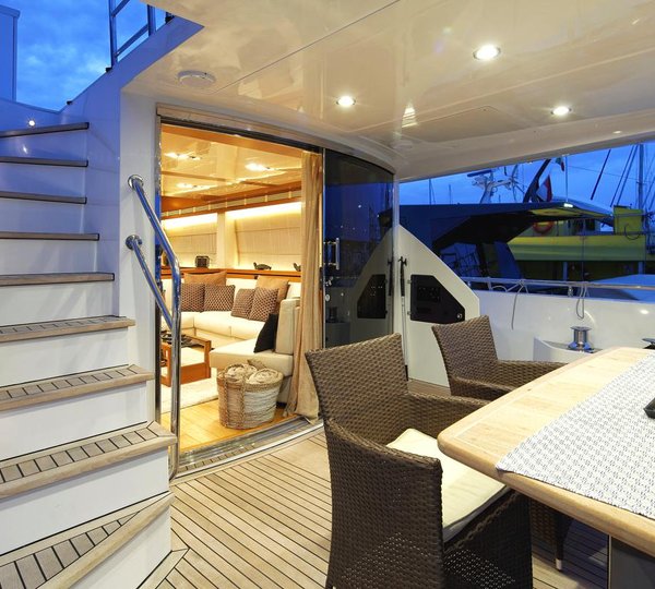 Aft Deck Into Salon